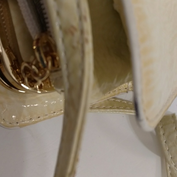 Big Buddha Crossbody Convertible Bag Cream Ivory Sm w Shiny Leather & Gold Purse - Picture 8 of 8